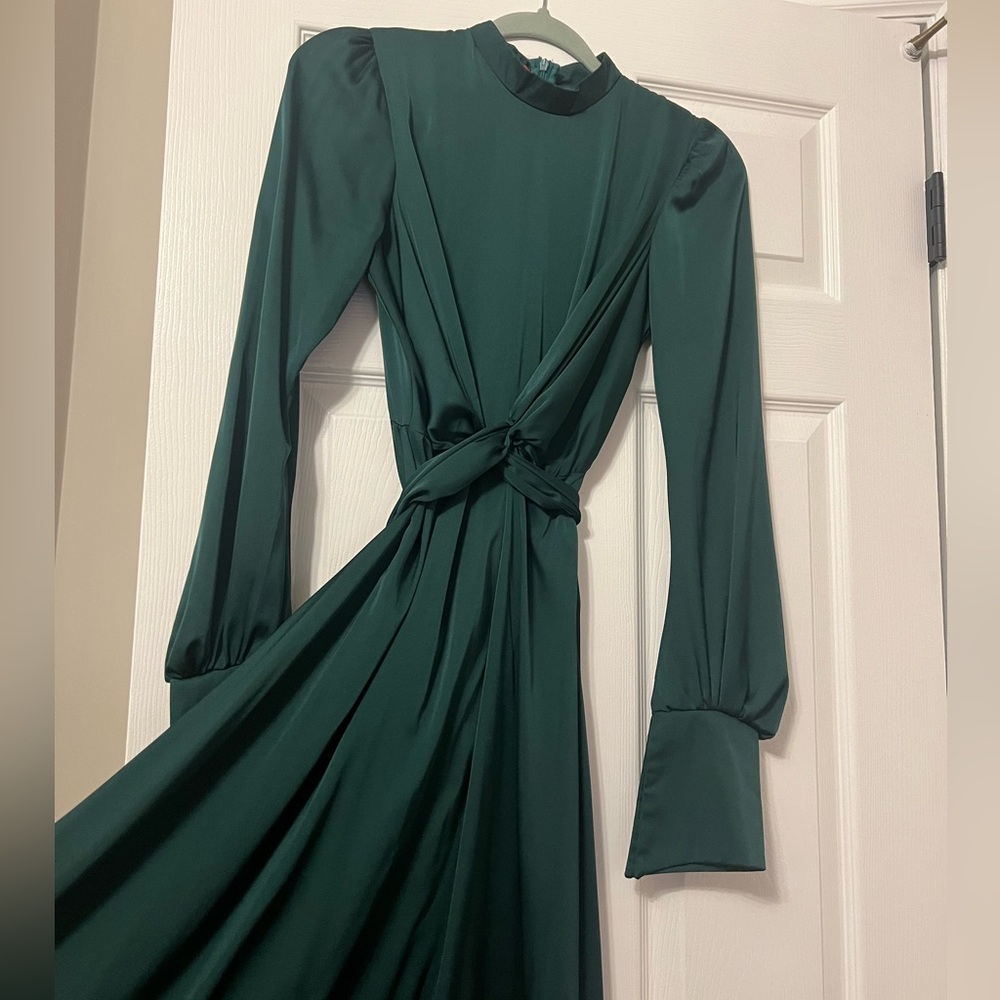 Elegant Green Long-Sleeve Silk Dress